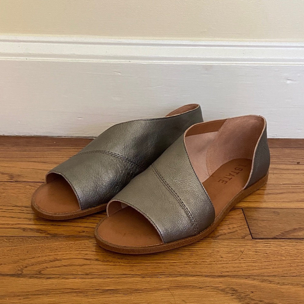 NWOB Pewter Gray Leather Sandal